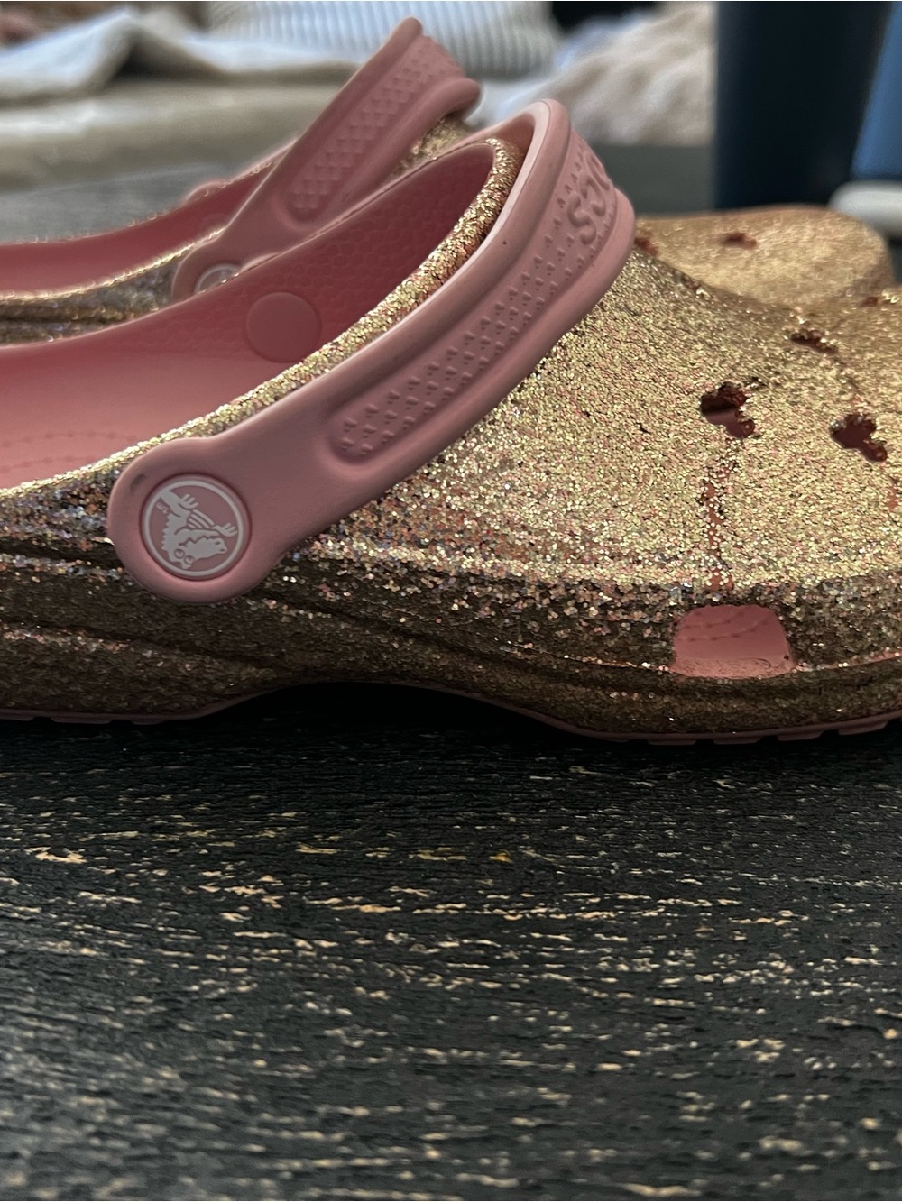 CROCS Woman’s Rose Pink Glitter Clogs with Heart Cutouts - Picture 4 of 5